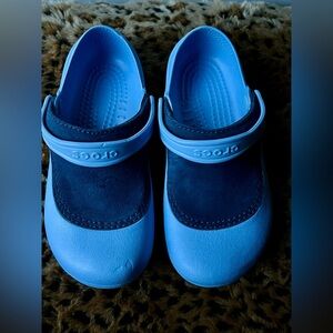 Women’s Blue Mary Jane Crocs – Size 7
